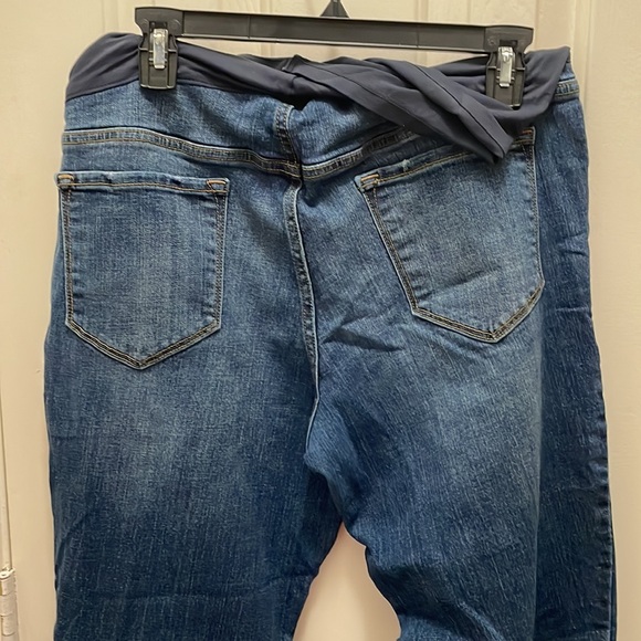 Old Navy Maternity Jeans - Picture 3 of 8